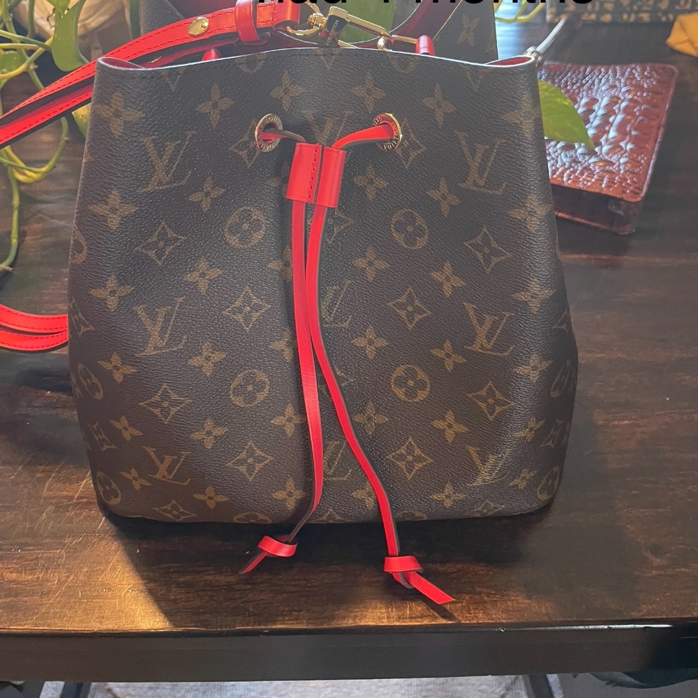 Bucket bag